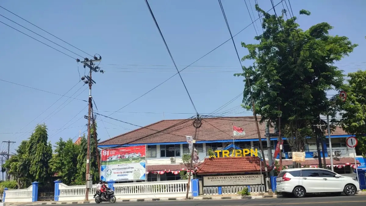 Kantor ATR/BPN Tuban, Jalan Wahidin Sudiro Husodo Tuban menjadi sorotan, usai dua karyawannya kesandung kasus perzinaan.(ANDREYAN/RADAR TUBAN)