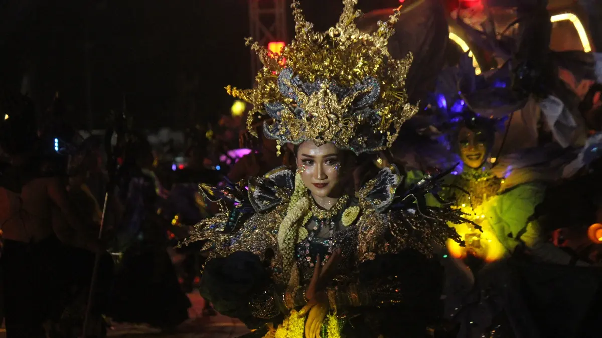 Momen kemeriahan event Tuban Specta Night Carnival 2025 yang sukses diselenggarakan di Alun-Alun Tuban. (DOK. JAWA POS RADAR TUBAN)