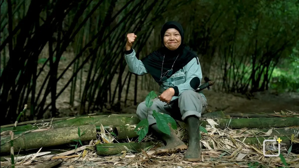 Sosok Umi, penerima penghargaan Pelestari Alam Jawa Barat. (Tangkapan Layar YouTube DAAI TV Indonesia)