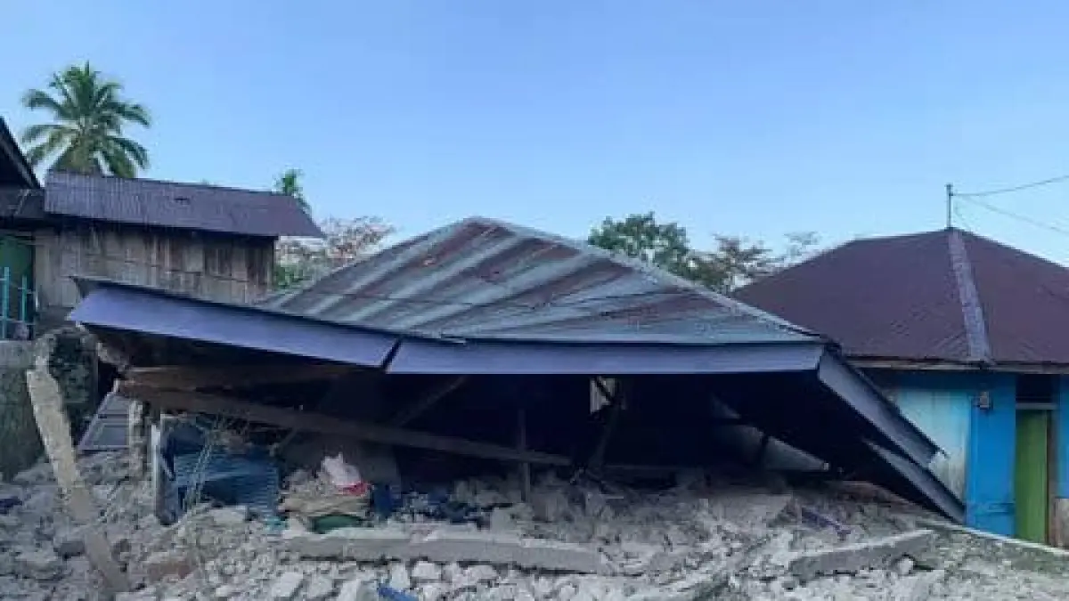 Sebuah rumah rusak akibat gempa bumi yang melanda NTT pada 15 Agustus 2026 lalu (X.com/Extra Time Indonesian) 