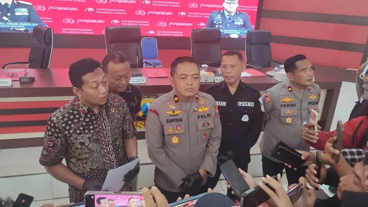 Wakapolresta Tuban Kompol Supiyan ketika memimpin press realese penumpasan kasus narkoba di Gedung Sanika Sadyawada Mapolresta Tuban, kemarin (28/8). (ANDREYAN/RADAR TUBAN)