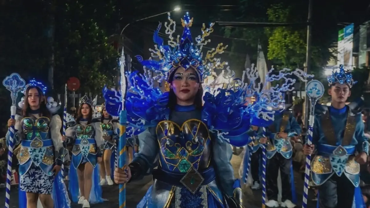 Lewat The Legend of Harmony di TSNC 2026, SMK TJP Tuban menggambarkan masa depan Tuban 2050 yang modern tanpa kehilangan jati diri. (Andreyan/Radar Tuban)