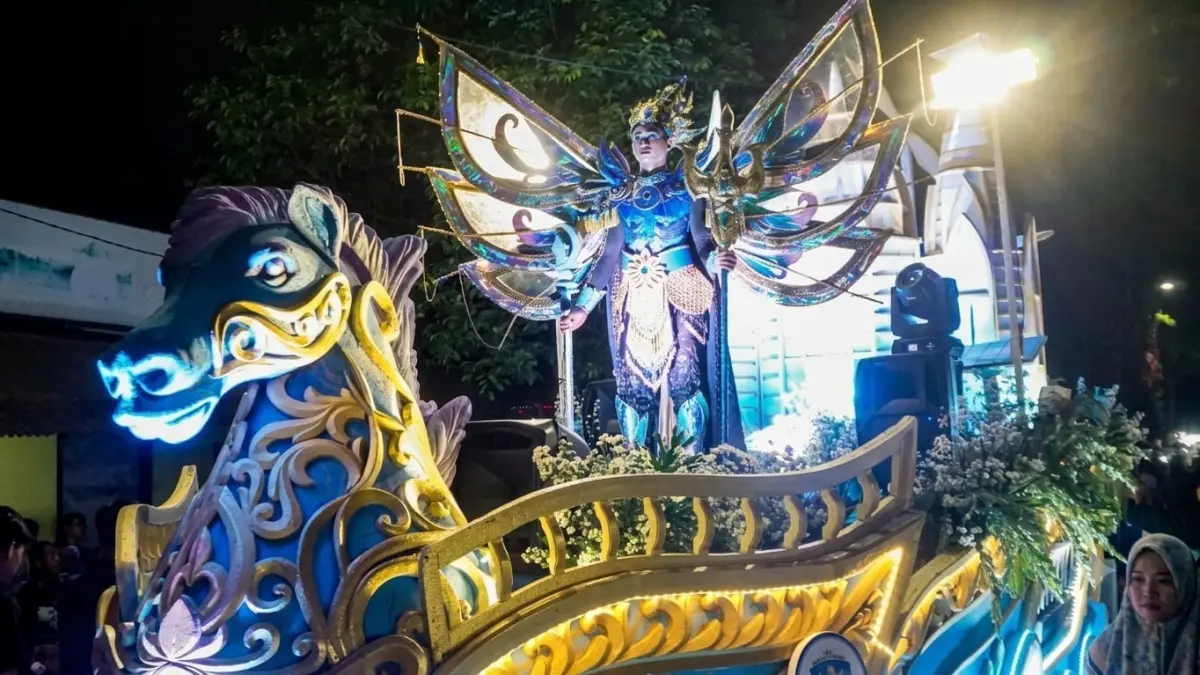 Lewat The Legend of Harmony di TSNC 2026, SMK TJP Tuban menggambarkan masa depan Tuban 2050 yang modern tanpa kehilangan jati diri. (Andreyan/Radar Tuban)