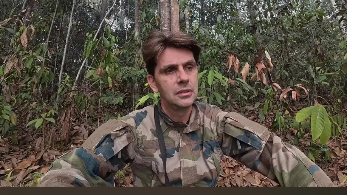 Chanee tampak muram di tengah kondisi hutan. (Tangkapan layar  YouTube Chanee Kalaweit)