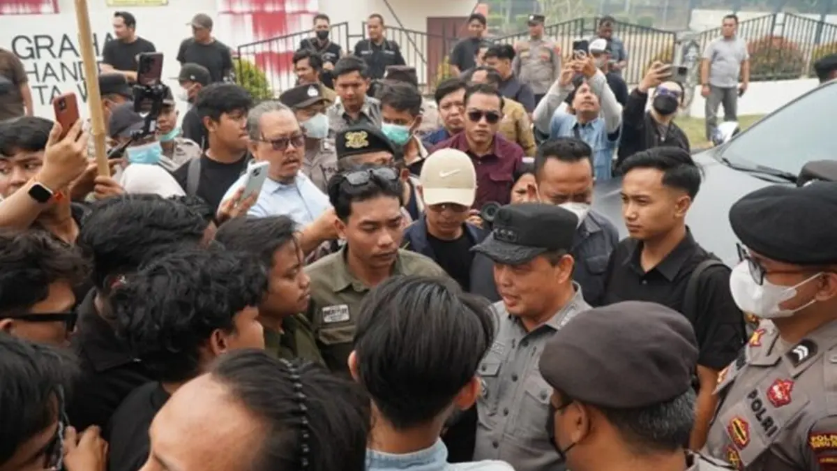 Dialog antara mahasiswa dan Gubernur Kalimantan Barat, Ria Nosan soal Karhutla memanas. (Istimewa)