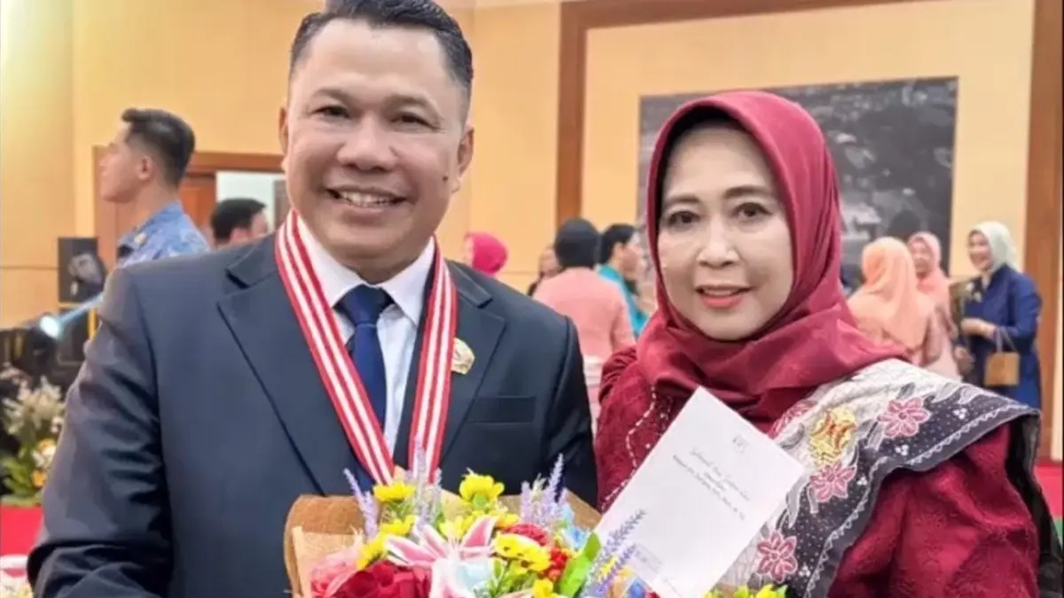 Dr Sucipto bersama istri ketika menghadiri upacara pelepasan peserta Pendidikan Kepemimpinan Nasional (PKN) I Angkatan 66 Tahun 2026 di Jakarta kemarin (3/9). (Istimewa)