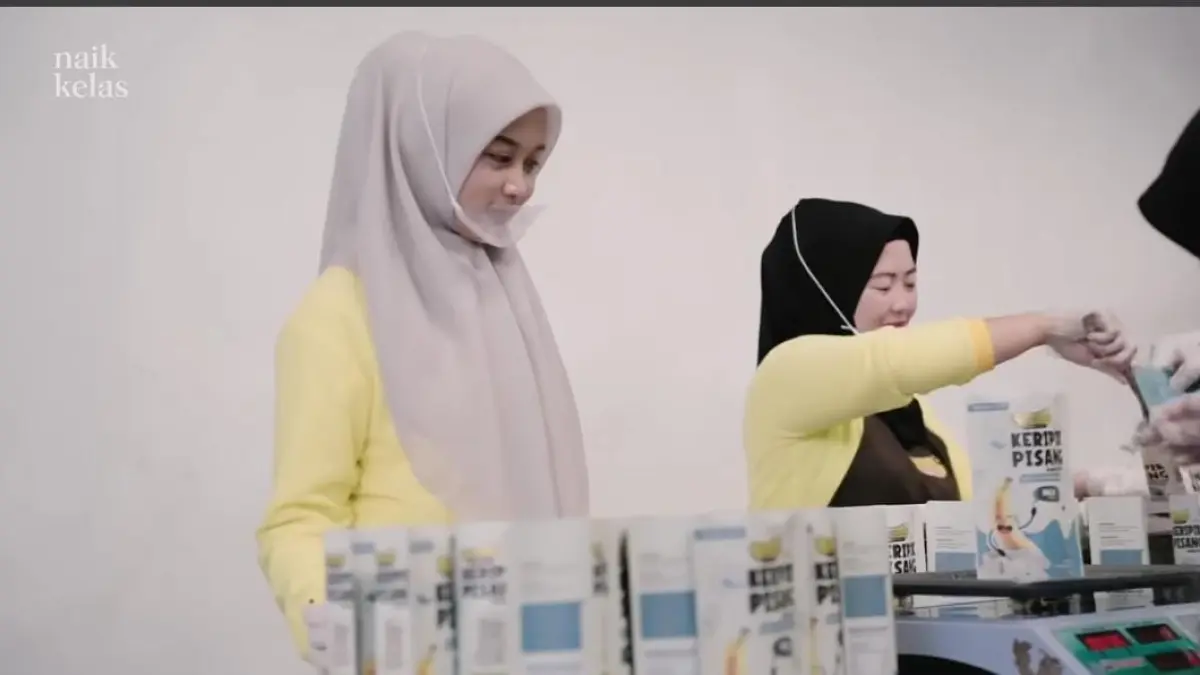 Nurul Isani yang sukses membangun bisnisnya dan memperkejakan banyak karyawan lokal. (Tangkapan layar Youtube)