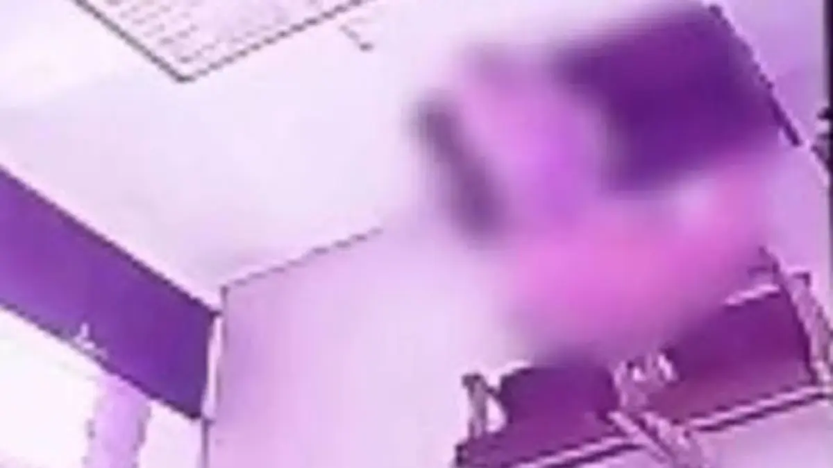 Video 21 detik kepala sekolah dan guru SD di Pekalongan viral, Disdikbud memberikan klarifikasi serta menjatuhkan tindakan terhadap keduanya.