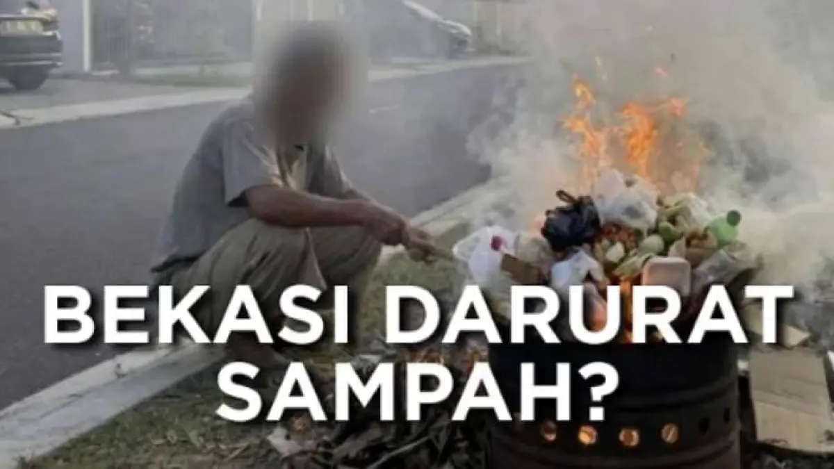 ilustrasi seorang warga setempat membakar sampah. ( Tangkapan layar video YouTube kanal Dari Suara)