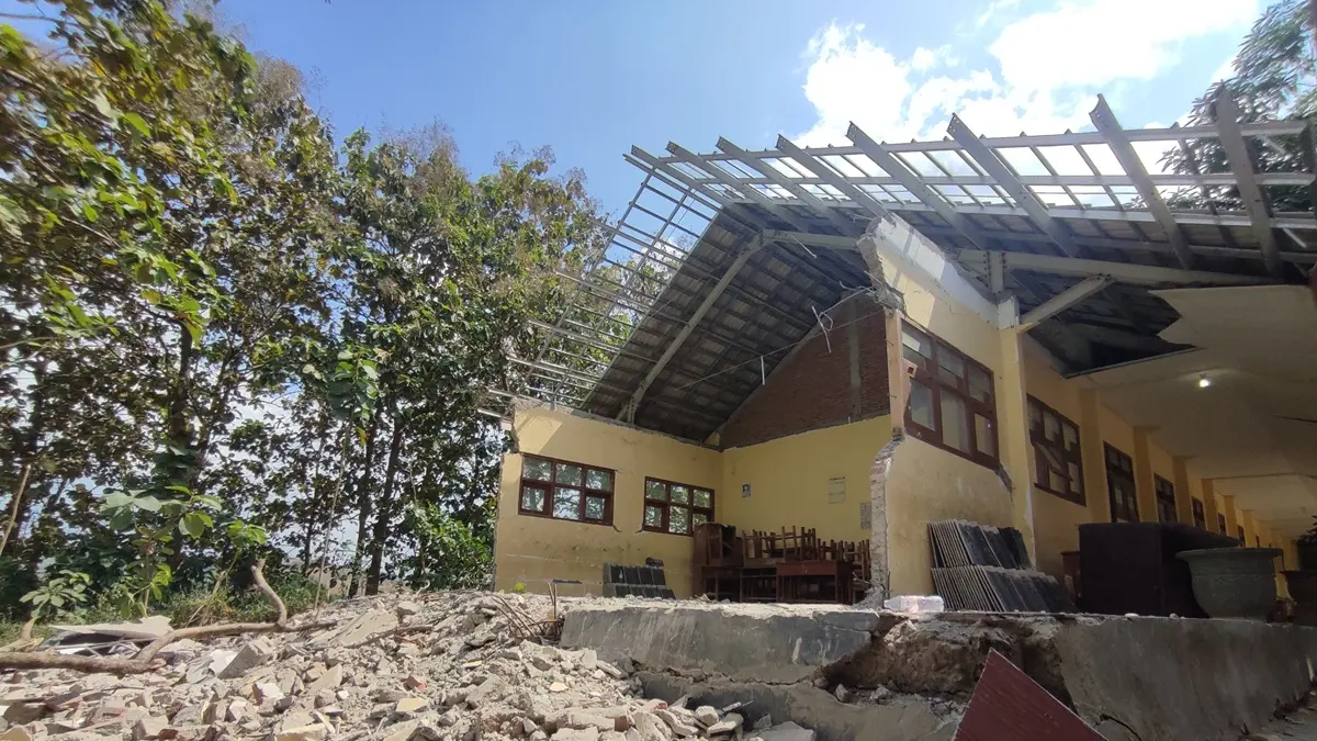 Bangunan ruang kelas SDN Trantang, Kecamatan Kerek yang ambruk pada 20 Juni lalu. (Radar Tuban)