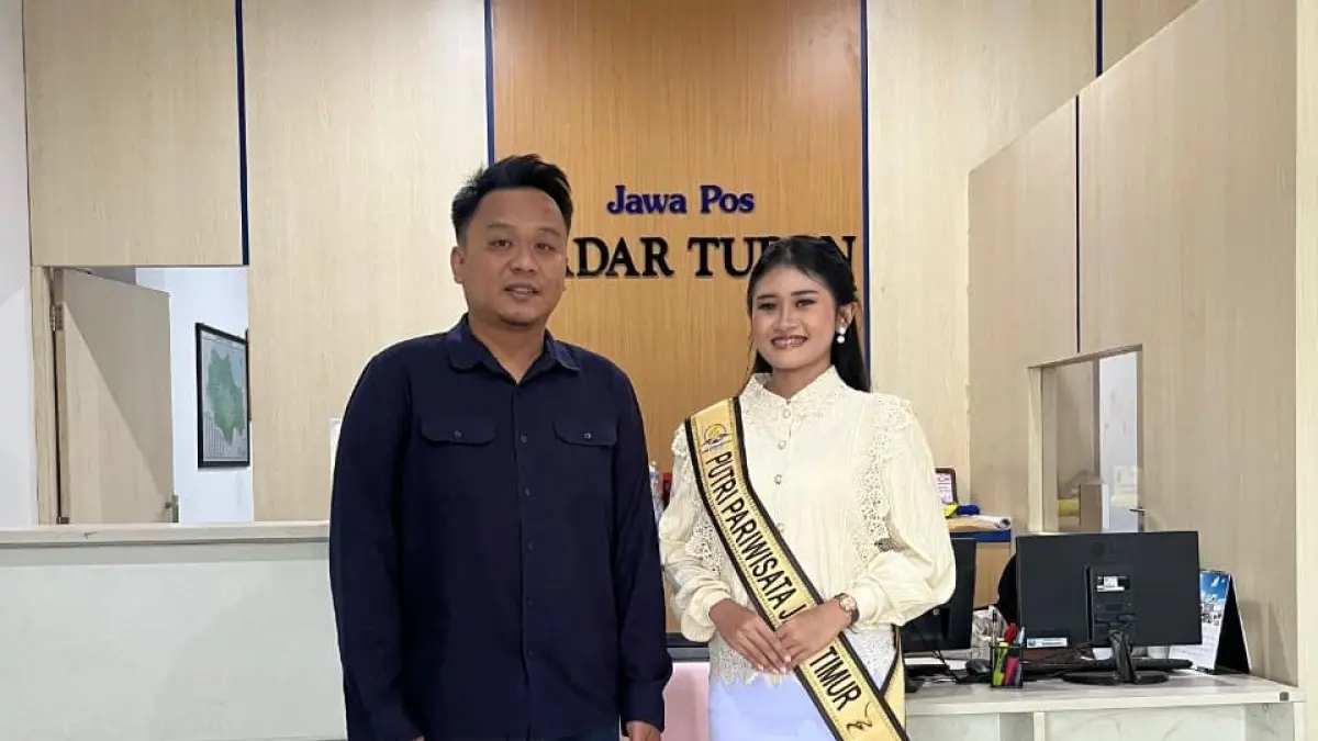 Manajer Digital Radar Tuban bersama Putri Pariwisata Jatim, Selasa (8/9). (Dokumentasi Radar Tuban)