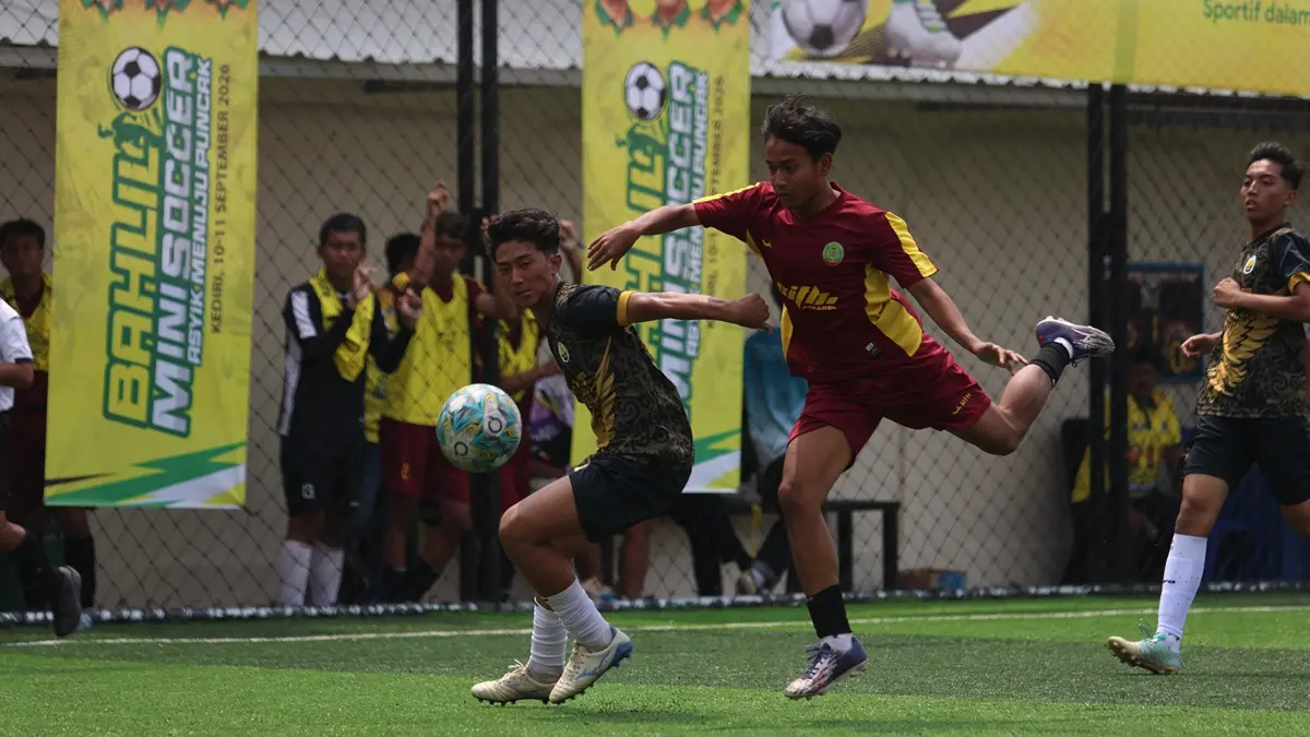 Aksi para pemain Bahlil Mini Soccer U-17 di laga babak penyisihan. 