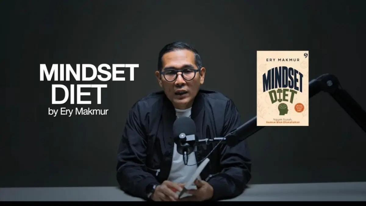 Ery makmur mejelaskan pengalamannya dalam menurunkan berat badan. (Youtube/BukuBERKELAS)