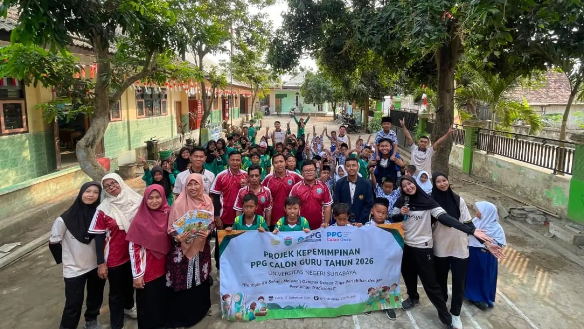 Proyek Kepemimpinan mahasiswa PPG UNESA mengajak siswa SDN Cingklung menyeimbangkan penggunaan gawai dengan aktivitas fisik dan bermain bersama. (Radar Tuban)
