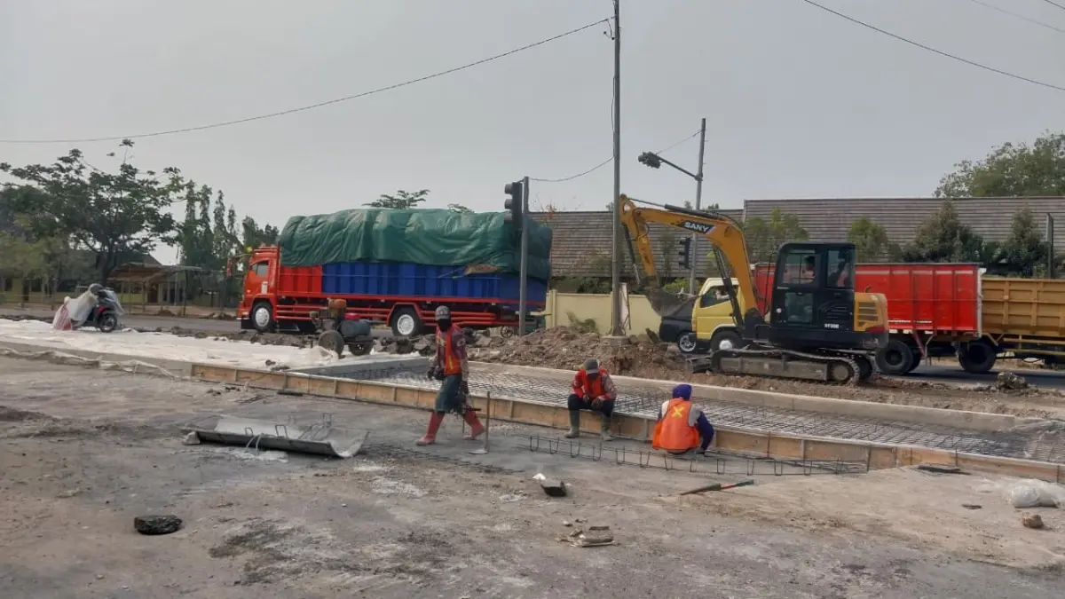 Rekonstruksi jalan lingkar selatan. Setelah proyek ini tuntas dilanjutkan dengan paket baru di P-APBD. (Radar Tuban)