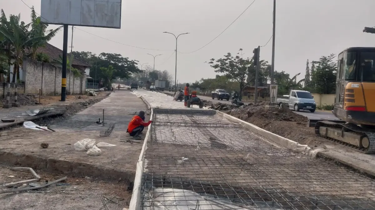 Waktu pengerjaan rekonstruksi JLS Tuban diperkirakan hanya 2-3 bulan. (M. Mahfudz Muntaha/Radar Tuban)