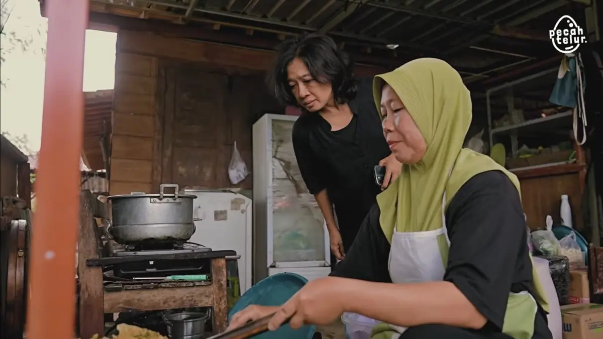 Bentuk pendampingan dan pemberdayaan warga lokal secara langsung. (Tangkapan layar youtube pecah telur)