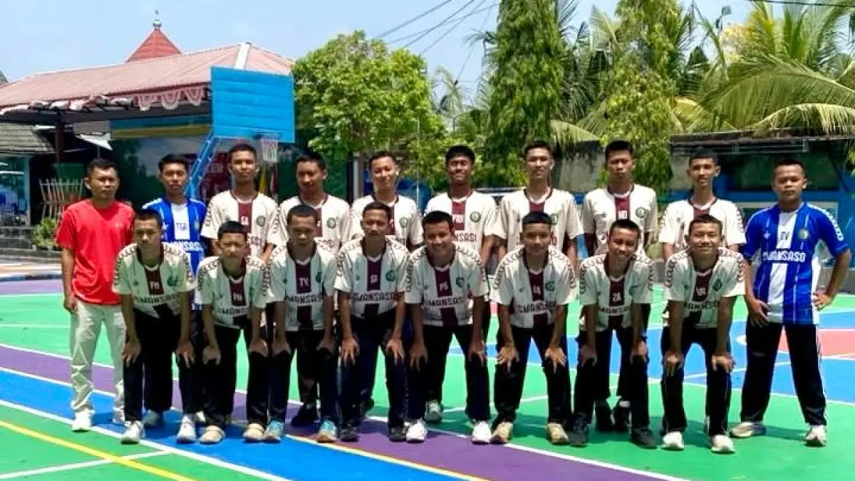 Skuad SMAN Soko siap bertanding dalam Bahlil Mini Soccer. (Sahmuda untuk Radar Tuban)