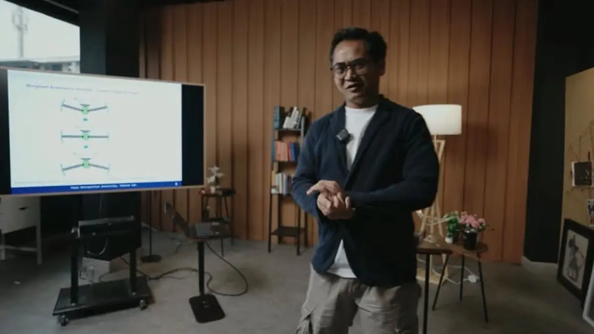 Kapsul Anwar mengembangkan Bioinspired Flapping Robot yang terinspirasi dari mekanisme kepak sayap burung dan karya Leonardo da Vinci. (Tangkapan layar Youtube)