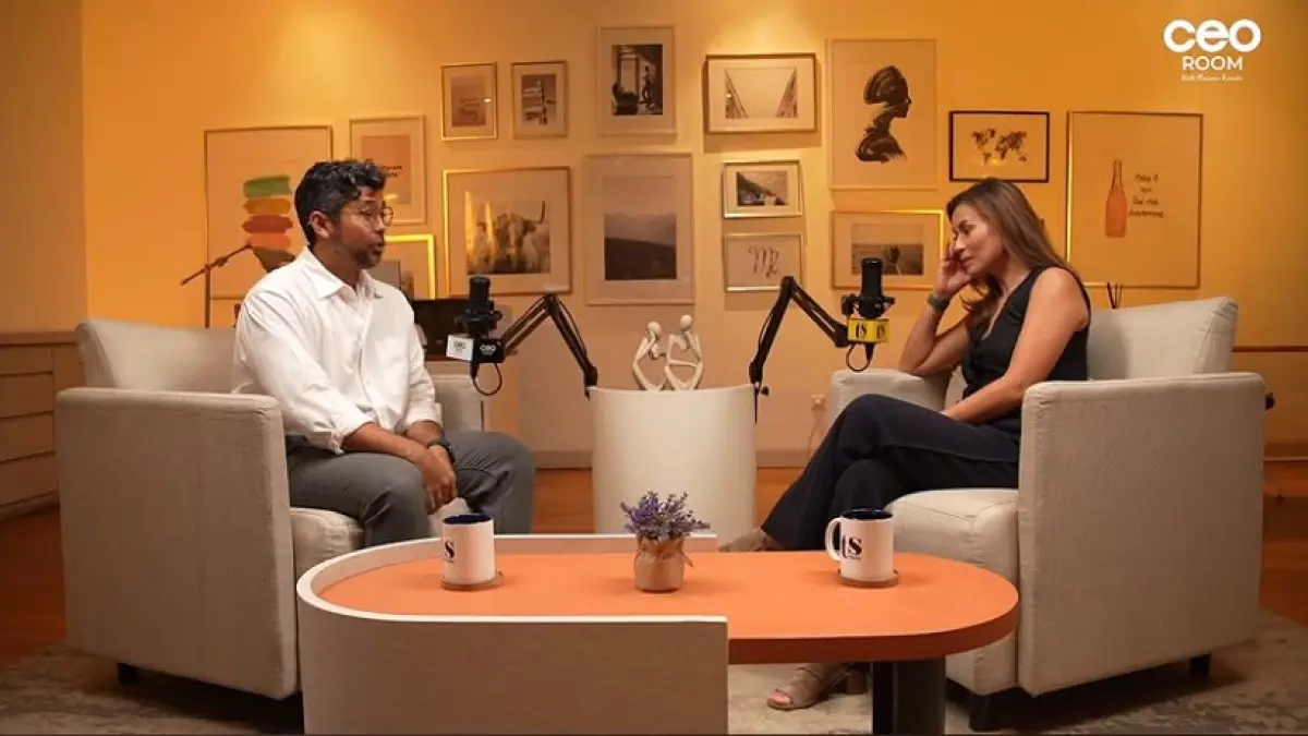 Dr. Ryan Keswani menjelaskan kemampuan otak beradaptasi terhadap berbagai stimulus dan kebiasaan yang dilakukan secara berulang. (Tangkapan layar Youtube)