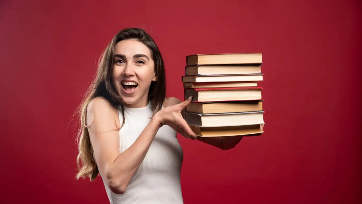 Fenomena maraknya predikat bestseller yang kini marak digunakan sebagai strategi pemasaran dalam industri penerbitan global. (Magnific.com)