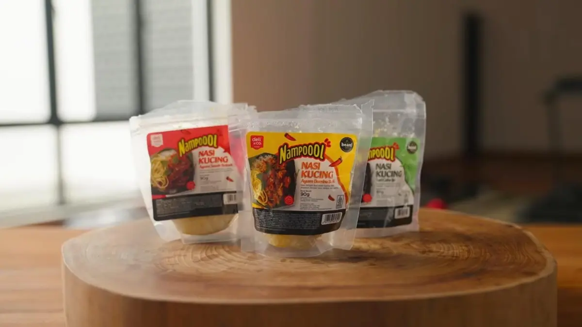 Ilustrasi Produk nasi kemasan siap saji yang dijual di minimarket. (Tangkapan layar Youtube Mamankuliner)