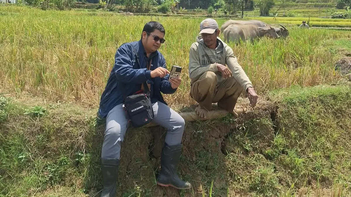Mantri BRI di Garut Selatan bantu petani perluas lahan hingga tingkatkan taraf hidup warga desa.