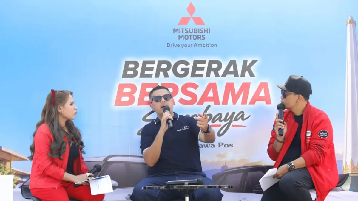 Kehadiran Rifat Sungkar menambah keseruan acara sekaligus memberikan pengetahuan mengenai otomotif dan keselamatan berkendara. (ANGGER/JAWA POS)