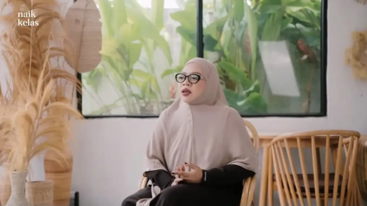 Restu Gustianti bagikan perjalanan membangun bisnis. (Tangkapan Layar Naik Kelas)