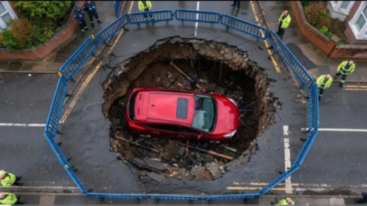 ilustrasi fenomena Sinkhole atau tanah amblas di Inggris. (Tangkapan layar Youtube Sisi Terang)