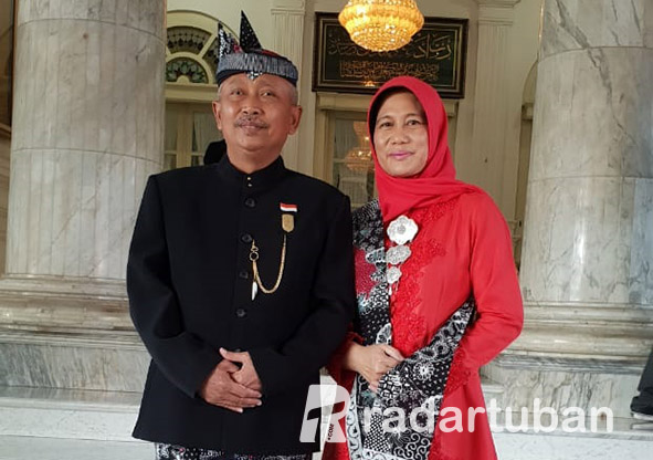 SUMBER INSPIRASI: H. M. Miyadi bersama sang istri, Sri Salamah yang selalu memberikan inspirasi dari dulu hingga nanti.