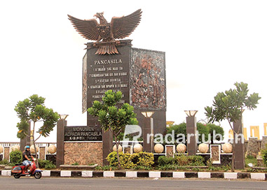 SIMBOL: Monumen Pancasila di simpang Jalan RE Martadinata--Jalan Teuku Umar—Jalan Tuban-Semarang untuk mengingat nilai-nilai dan ajarannya. / Andhika Feriawan