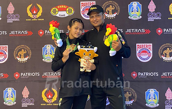 MEMBANGGAKAN: Atlet Tuban dari cabor angkat berat menyumbang medali emas pada Porprov VII 2022.