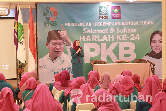 PKB MENANG: Ketua DPC Perempuan Bangsa Tuban sekaligus anggota DPR RI Fraksi PKB Hj. Ratna Juwita Sari, SE, MM memberikan sambutan pada Muskercab I Perempuan Bangsa Tuban sekaligus peringatan Harlah ke-24 PKB.
