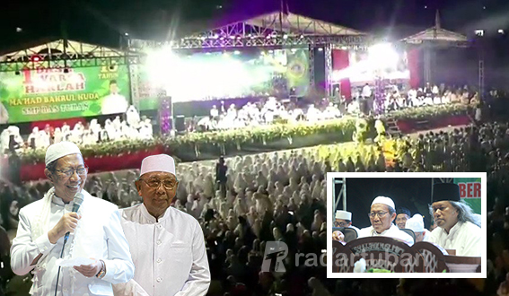 TUBAN BERSHOLAWAT: Acara Gema Sholawat dan Pengajian Akbar yang mendatangkan Gus Azmi dan Gus Muwafiq dan diikuti belasan ribu masyarakat Tuban untuk sholawat dan doa bersama.