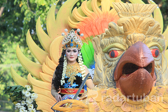 TAHUN INI KEMBALI DIGELAR: Kemeriahan momen pawai budaya Tuban pada 2019. / Yudha Satria Aditama