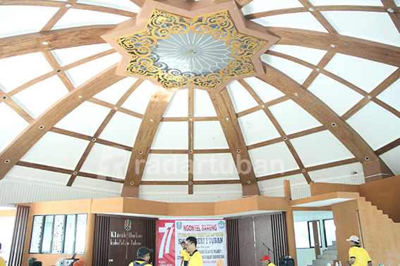 DIKOSONGKAN: Lantai dua Dome Rest Area Tuban yang sempat digunakan museum Koes Plus sudah tak berpenghuni./ Yudha Satria Aditama