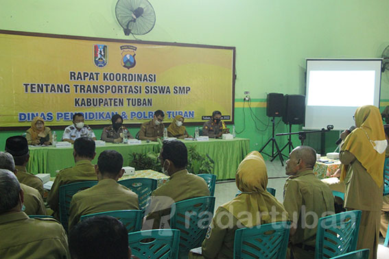BERI MASUKAN: Sejumlah kepala sekolah menyam paikan kebutuhan transportasi siswa yang tidak menjangkau pedesaan. / Yudha Satria Aditama
