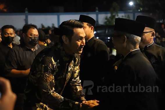 TERIMA KASIH MAS BUPATI : Bupati Tuban Aditya Halindra Faridzky bersama forkopimda saat diterima sesepuh SH Terate Cabang Tuban.
