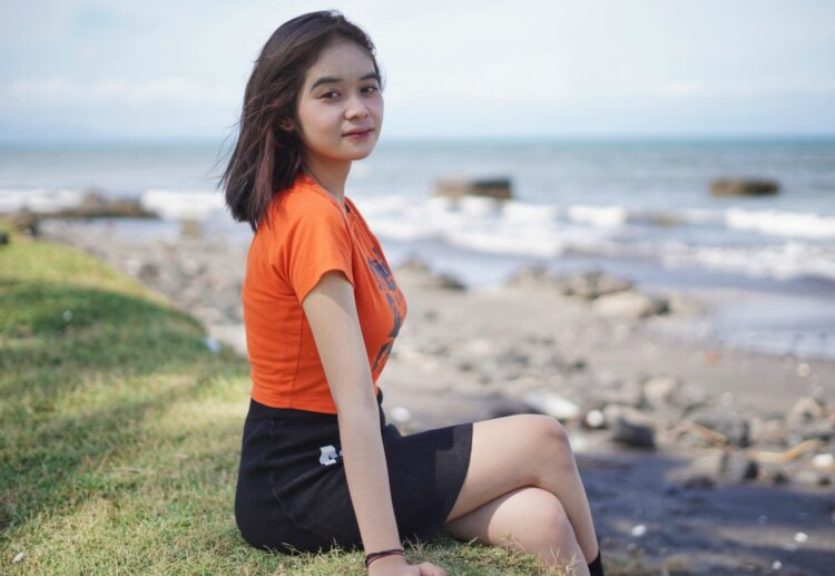 Fire Amanda, penyanyi yang merupakan teman duet Farel Prayoga di atas panggung merilis single