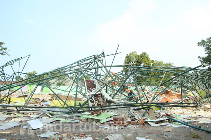 DIPERSULIT: Pengambilan gambar proyek revitalisasi Rest Area yang sempat dilarang pihak yang mengaku sebagai keamanan kontraktor. / Yudha Satria Aditama