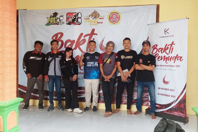 PEMUDA BERJIWA SOSIAL: Para komunitas Tuban mengikuti aksi donor darah serentak se-Indonesia.
