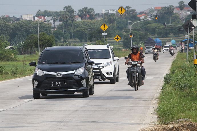 SUDAH BISA DILINTASI: Salah satu ruas Jalan Lingkar Selatan Tuban. Ruas yang belum tergarap akan dituntaskan tahun ini hingga 2024.