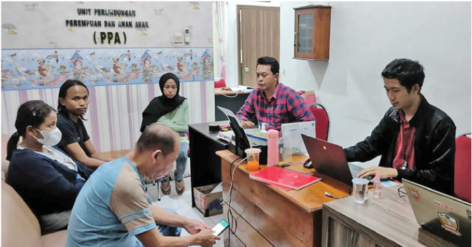 DIPERIKSA: Penyidik UPPA Satreskrim Polres Tuban memeriksa terduga pelaku penculikan bayi berusia empat bulan di Kecamatan Kerek.