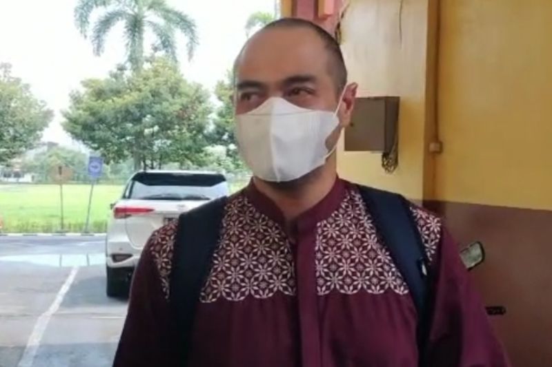 Ferry Irawan, suami Venna Melinda saat di Mapolda Jatim, Surabaya, Senin (9/1/2023). ANTARA/HO-Timsus Polda Jawa Timur