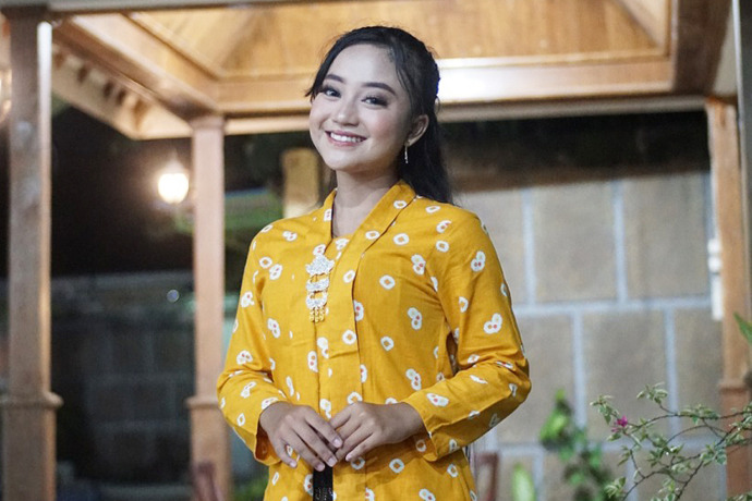 BERCERITA PUTUSNYA CINTA: Afida Almahyra, penyanyi campursari saat menyanyikan lagu Sepi Iki, ciptaan Toying Harwulan musisi asal Surakarta.