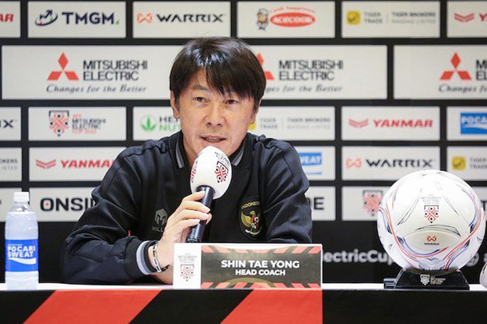 Pelatih Indonesia, Shin Tae-yong dalam konferensi pers jelang leg kedua semifinal Piala AFF 2022 di Hanoi, Minggu (8/1)