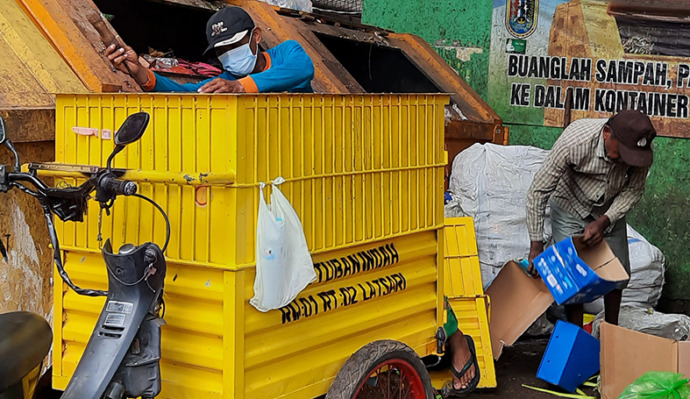 PROBLEM PERKOTAAN: Salah satu tempat pembuangan sampah di wilayah perkotaan sebelum diangkut ke TPA. (Zidni Ilman Nafia/Radar Tuban)