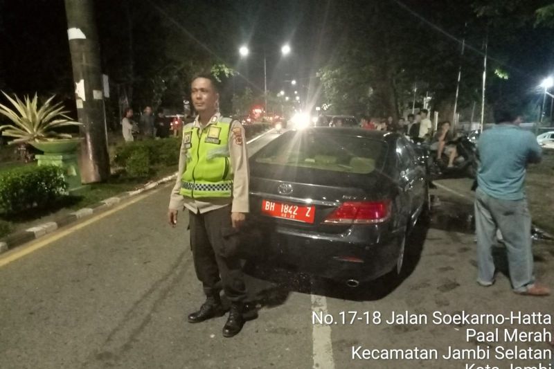 Kecelakaan lalu lintas mobil dinas anggota DPRD Provinsi Jambi, Kamis (2/2/2023).(ANTARA/HO-Polrestabes Jambi)