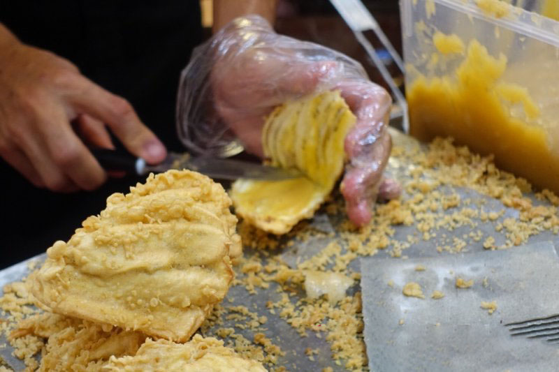 Pisang goreng srikaya di Festival Kuliner Pasar Glodok, Mal Ciputra Jakarta, Jumat (25/1/2019). (ANTARA News/ Nanien Yuniar)